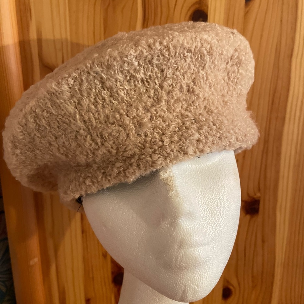 Beige beret